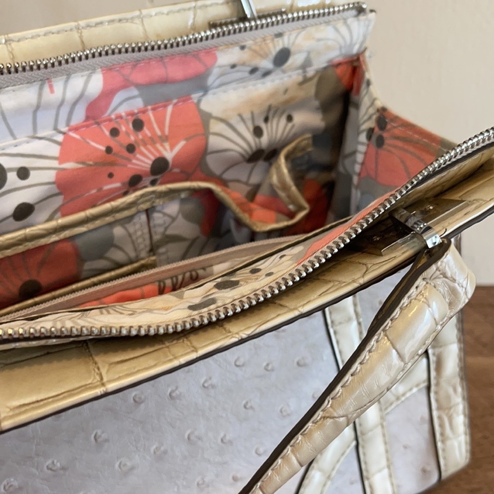 Guess - Picture 10 of 14